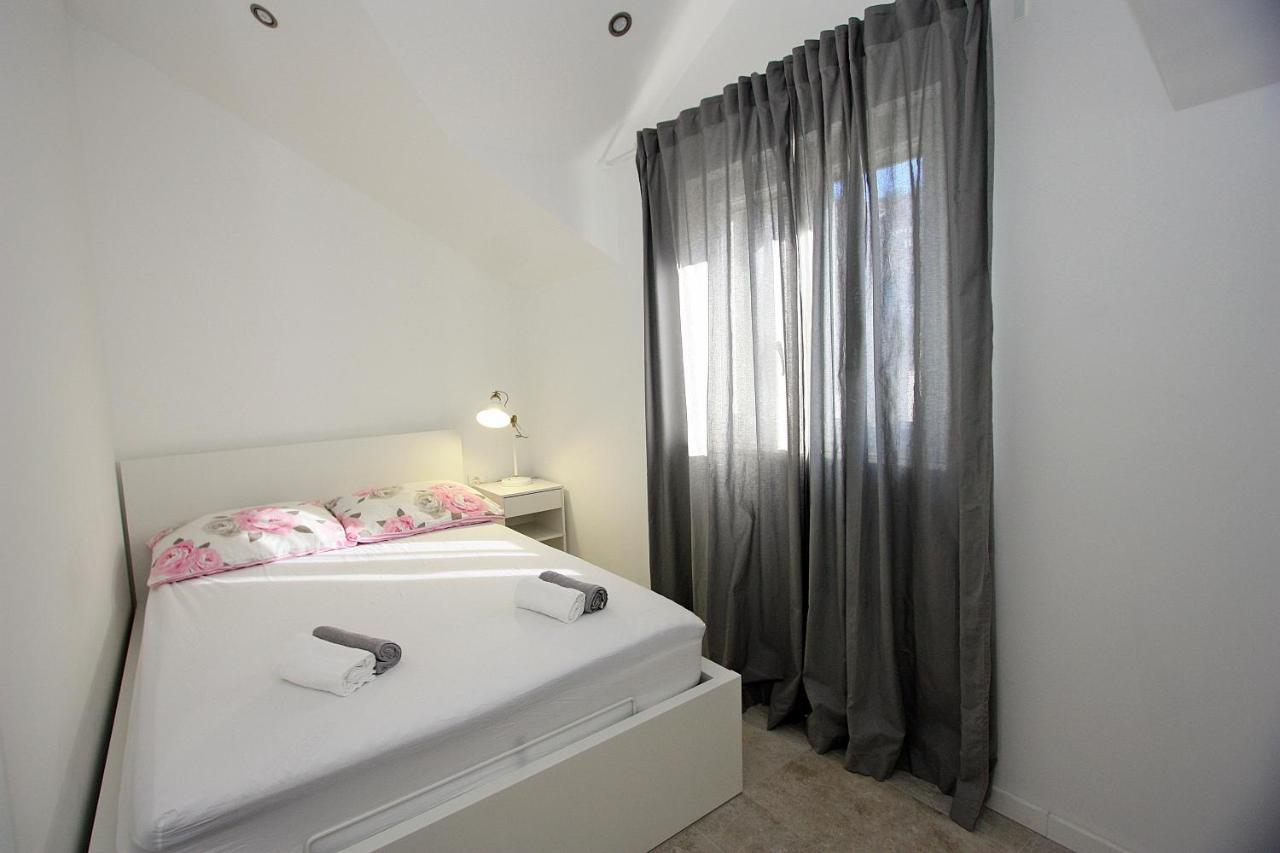 Apartman Ivana Supetar Exteriör bild
