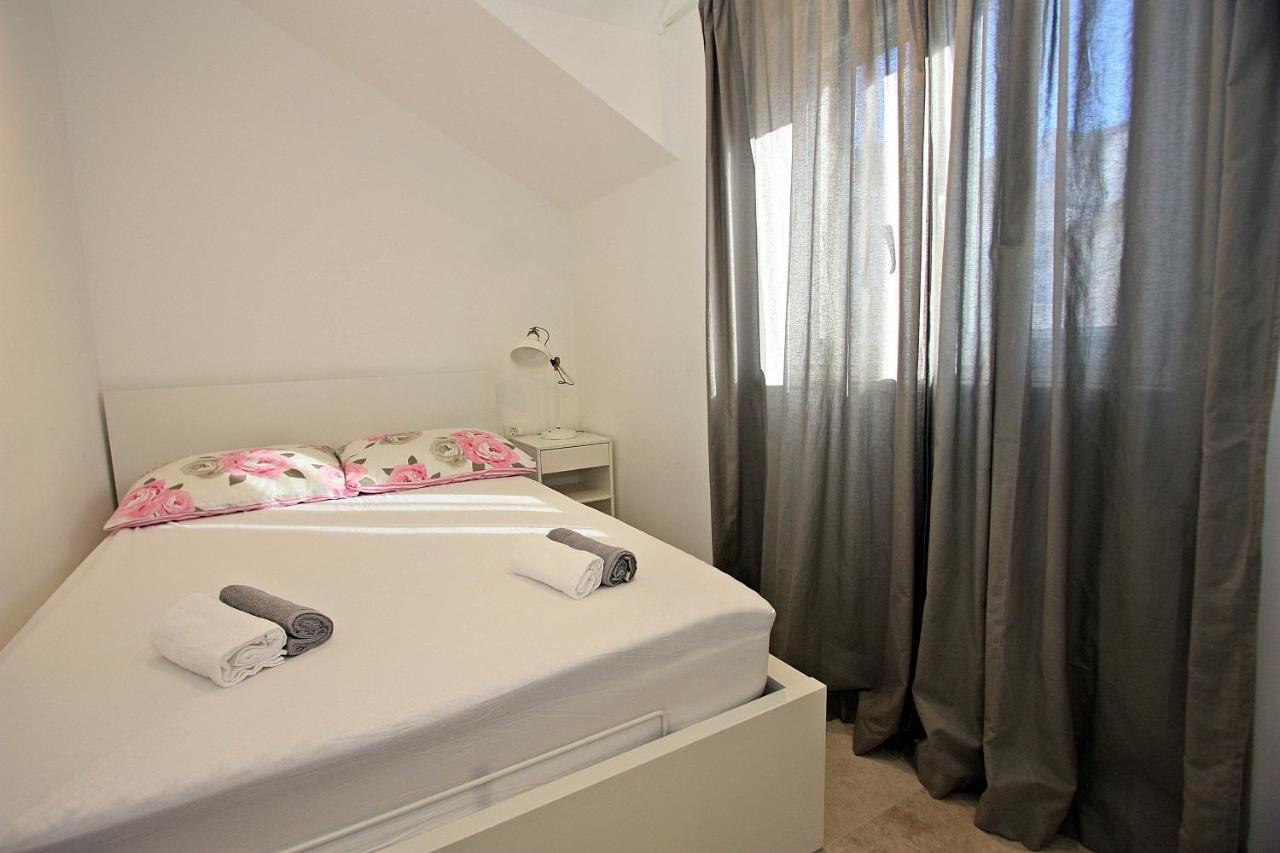 Apartman Ivana Supetar Exteriör bild