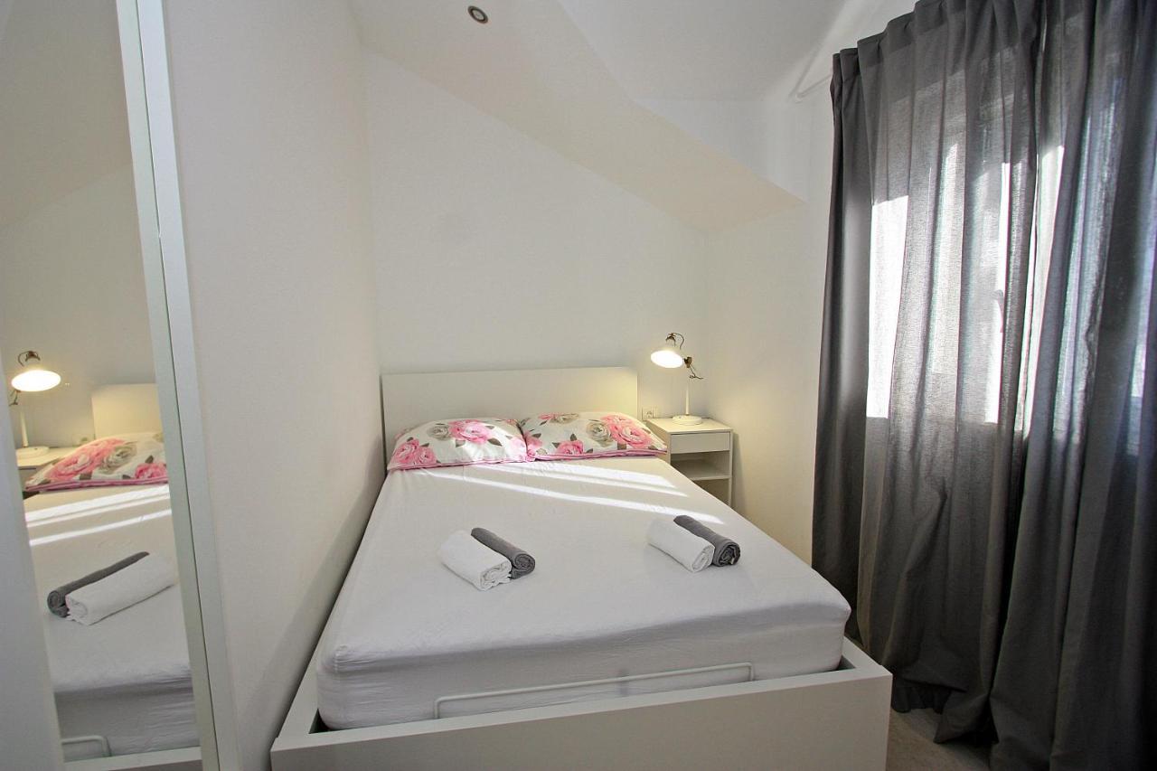 Apartman Ivana Supetar Exteriör bild